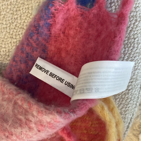 Abercrombie and Fitch plaid blanket scarf - Picture 5 of 6